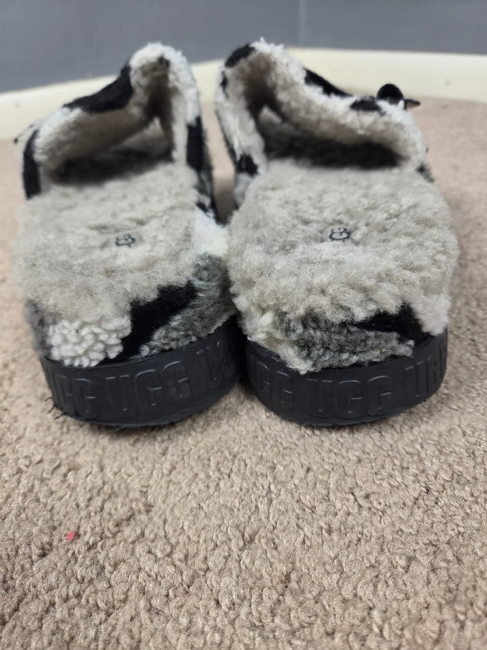 UGG Men’s Black & Gray Sherpa Slide Sandals